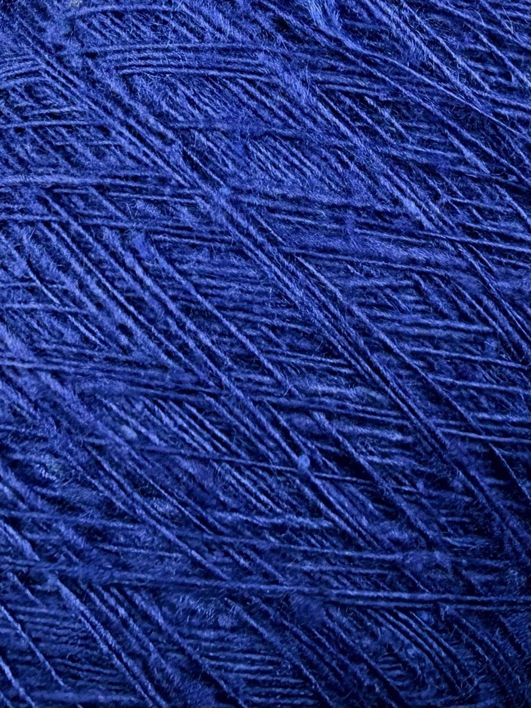 Art. Seta Tweed Bourette – Garn aus 100 % Bouretteseide mit Tweed-Effekt col. Royalblau 700 m / 100 g